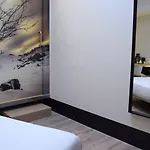 Hotel Zerupe 2*